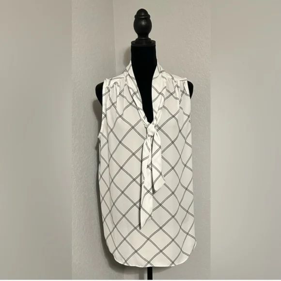 Women's White and Black Sleeveless Blouse - Picture 1 of 2